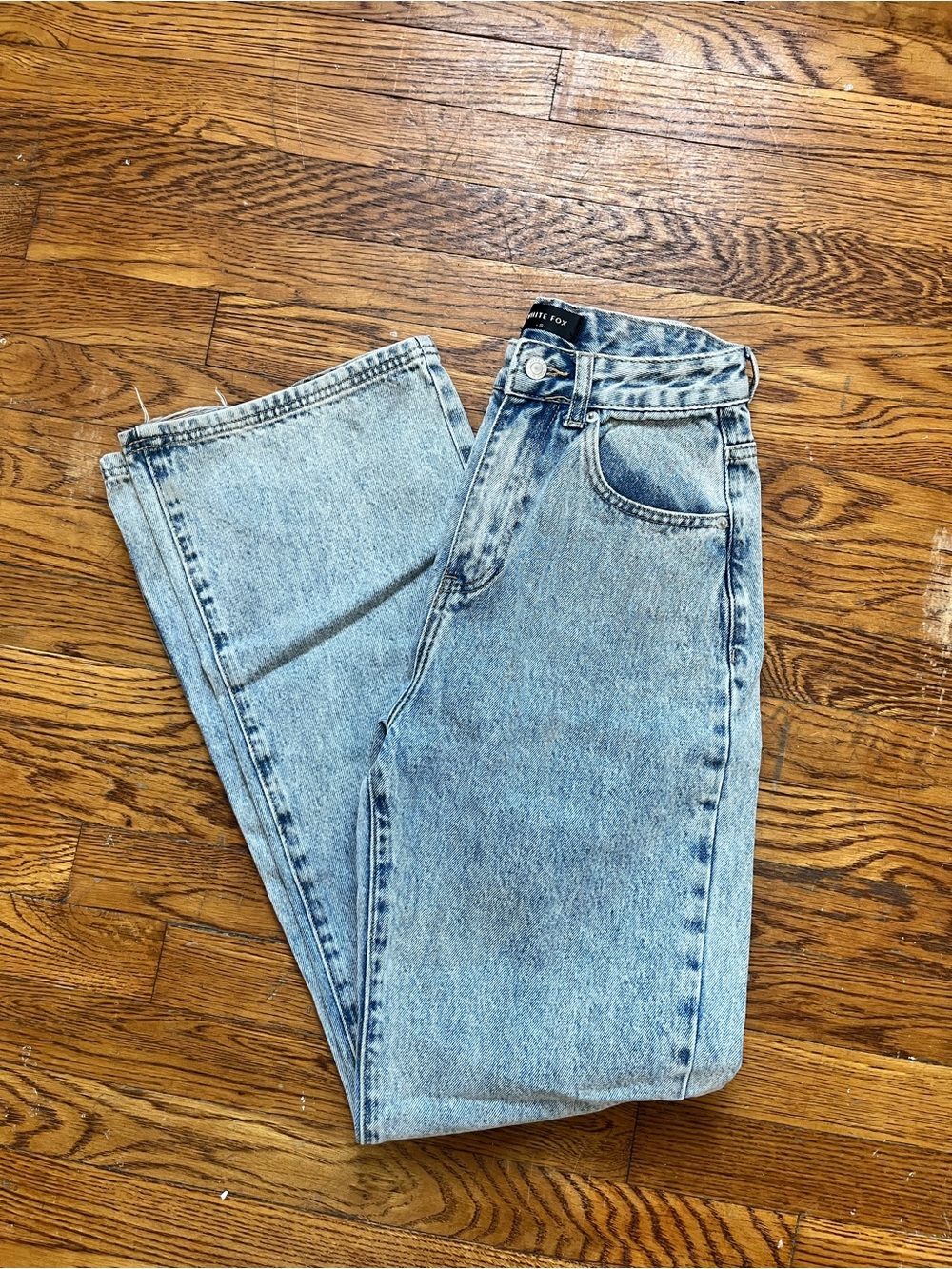White Fox Boutique Light Wash Boyfriend Jeans